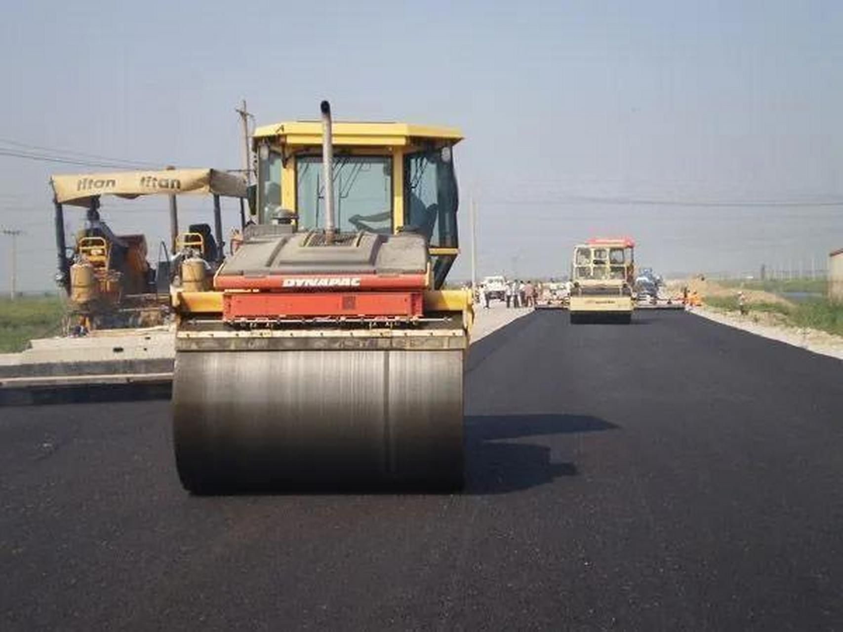 水泥路壽命更長，為何高速公路偏好瀝青路面？